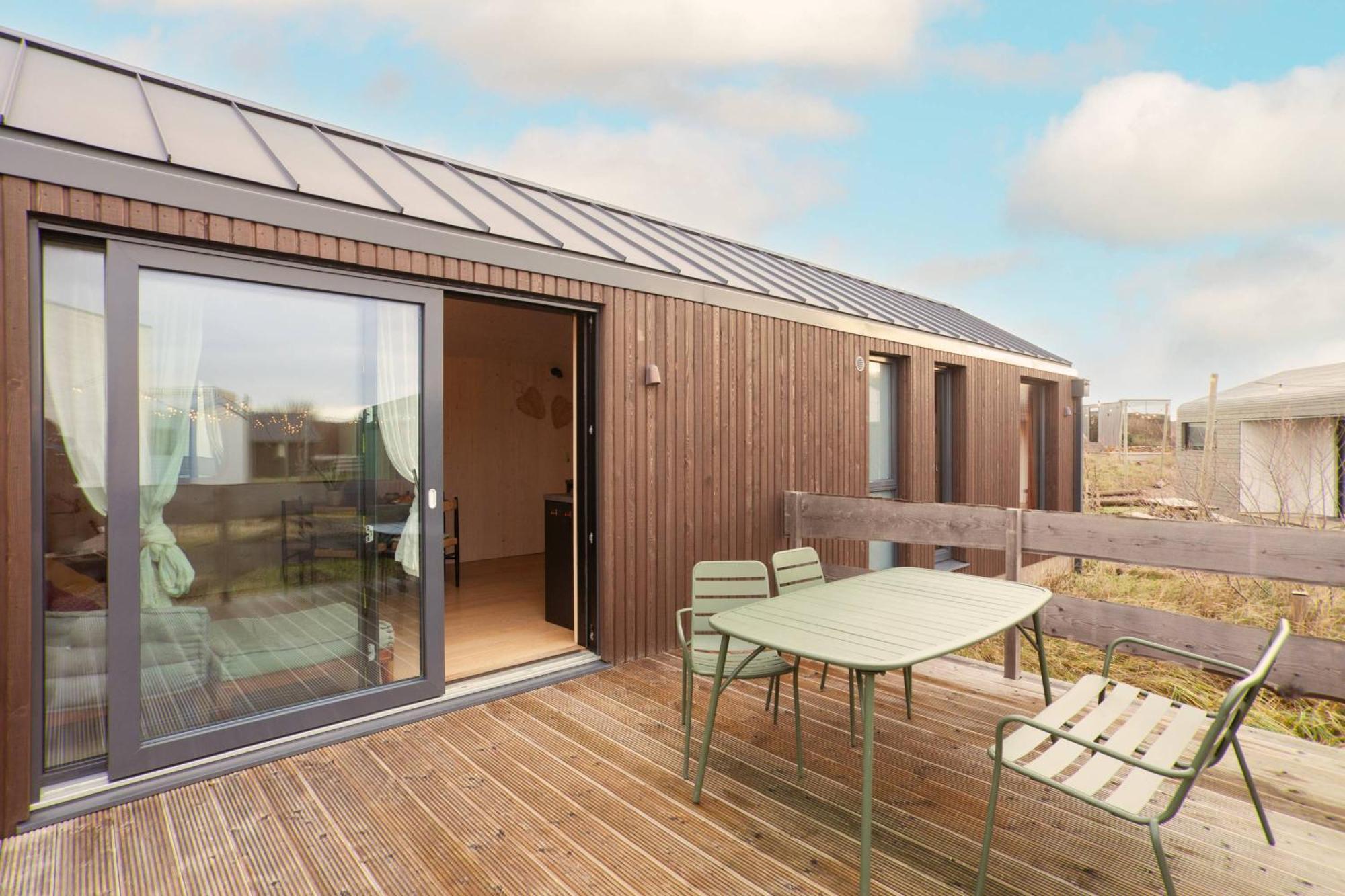 Basecamp Tiny House Eco-Resort Ijmuiden エイマイデン エクステリア 写真