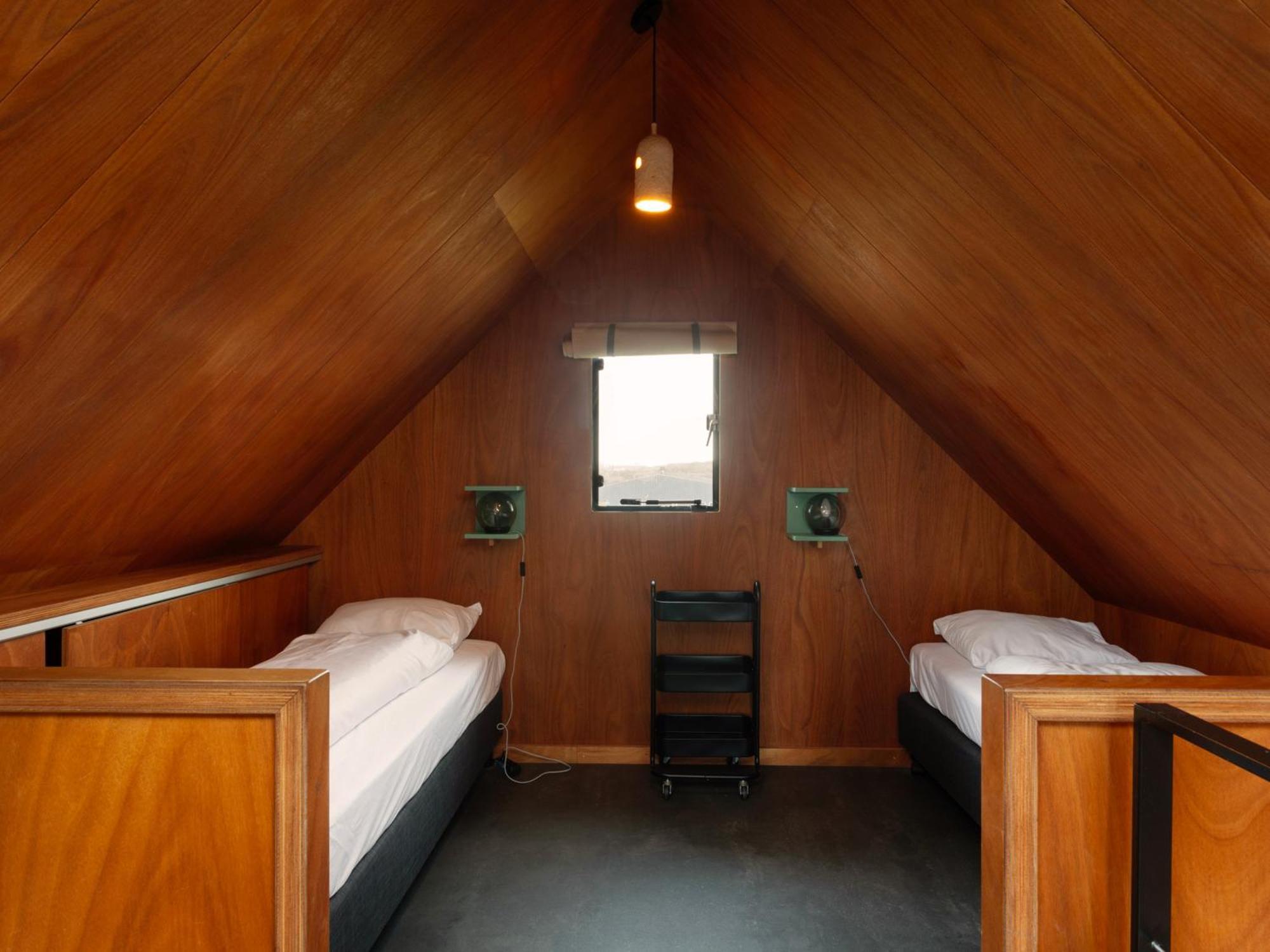 Basecamp Tiny House Eco-Resort Ijmuiden エイマイデン エクステリア 写真