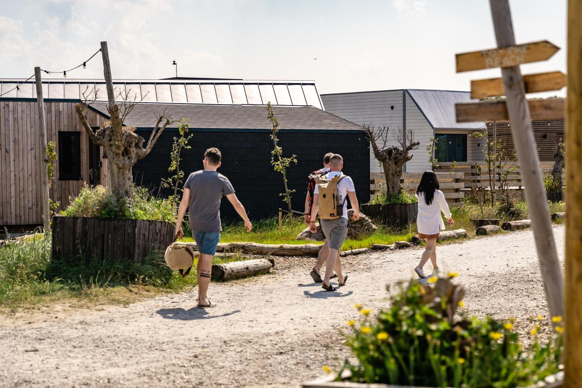 Basecamp Tiny House Eco-Resort Ijmuiden エイマイデン エクステリア 写真