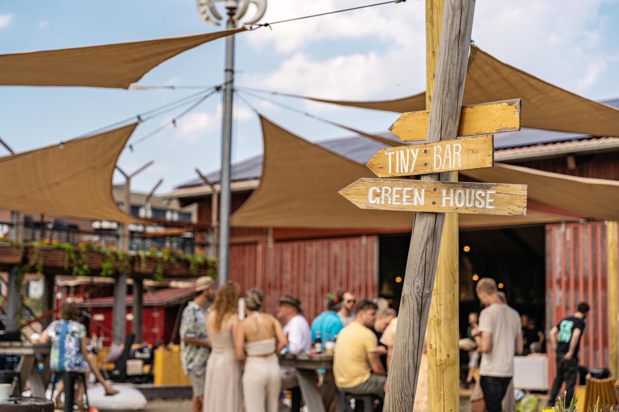 Basecamp Tiny House Eco-Resort Ijmuiden エイマイデン エクステリア 写真