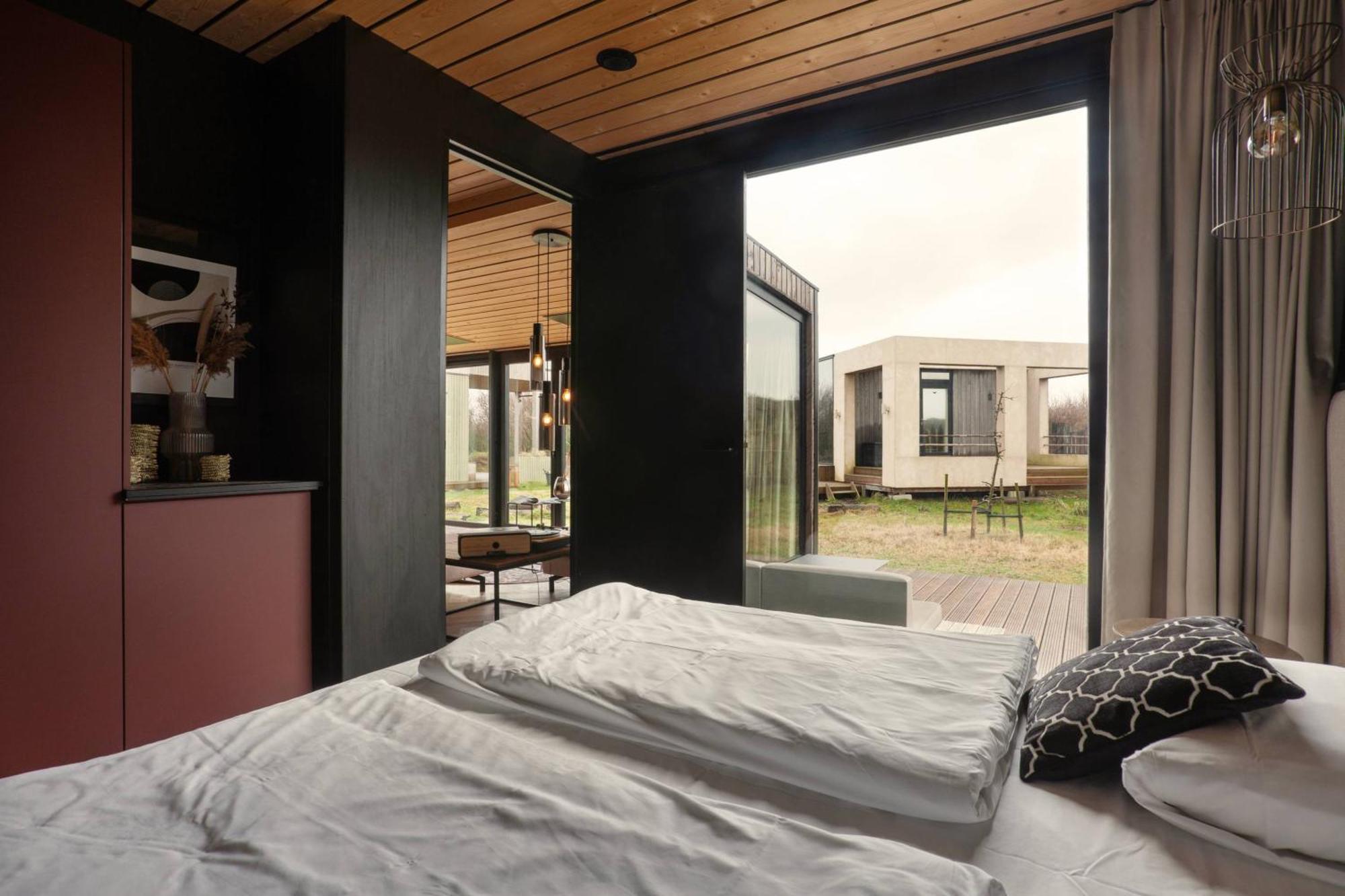 Basecamp Tiny House Eco-Resort Ijmuiden エイマイデン エクステリア 写真