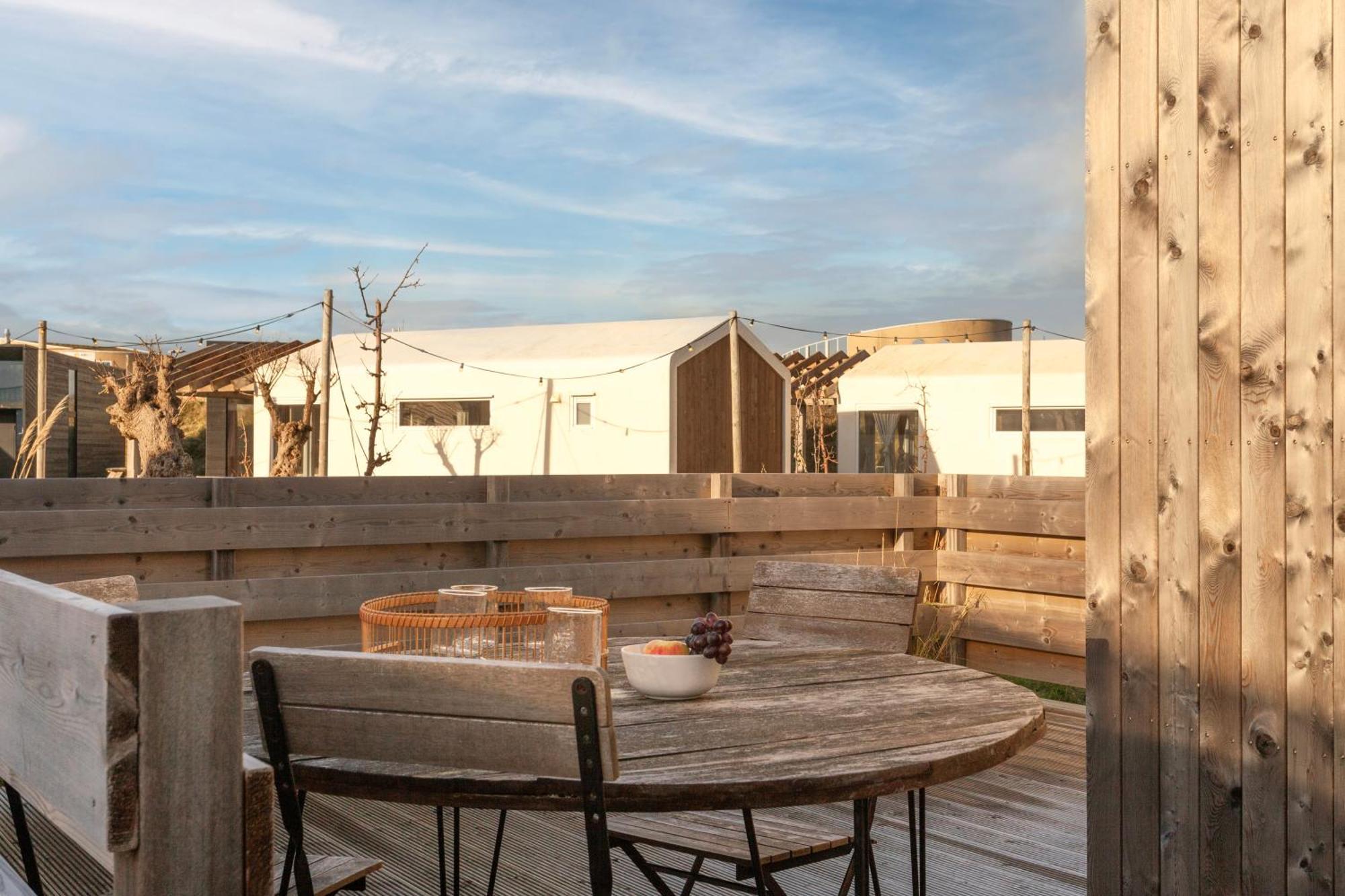 Basecamp Tiny House Eco-Resort Ijmuiden エイマイデン エクステリア 写真