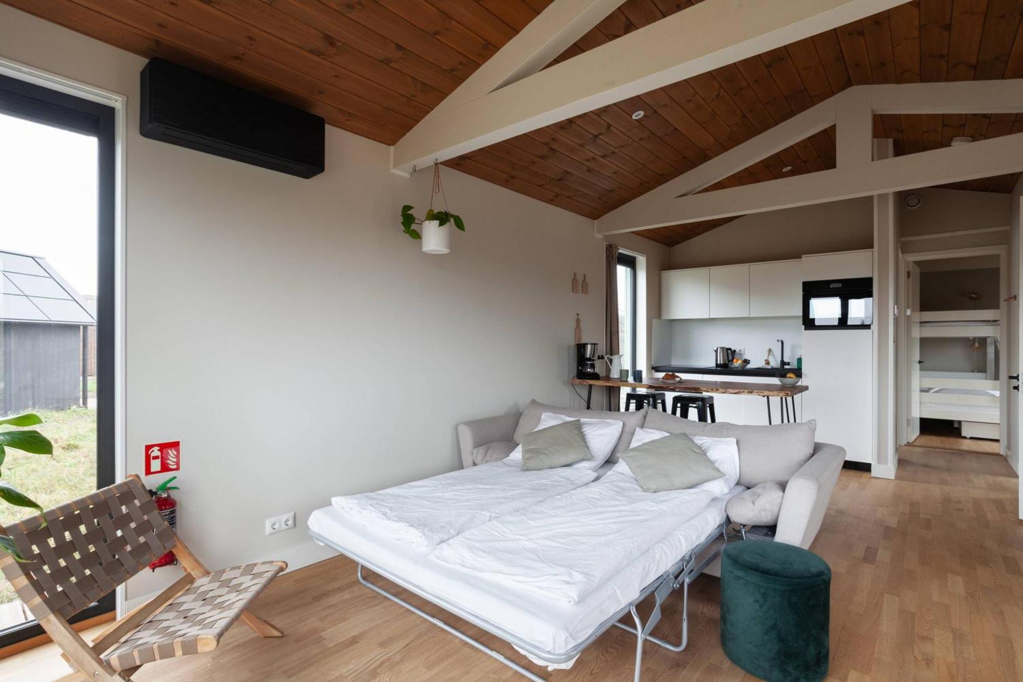 Basecamp Tiny House Eco-Resort Ijmuiden エイマイデン エクステリア 写真