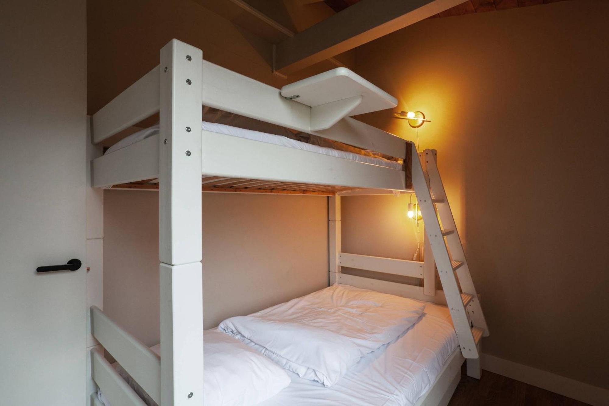 Basecamp Tiny House Eco-Resort Ijmuiden エイマイデン エクステリア 写真