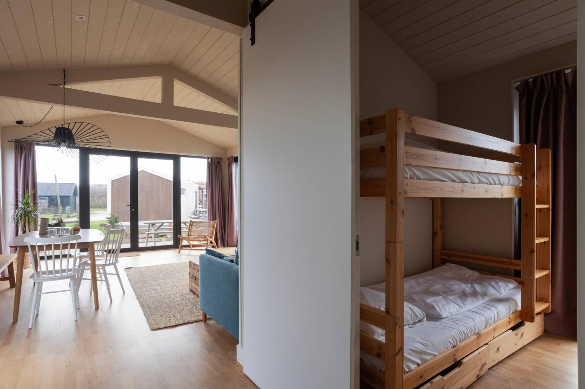 Basecamp Tiny House Eco-Resort Ijmuiden エイマイデン エクステリア 写真