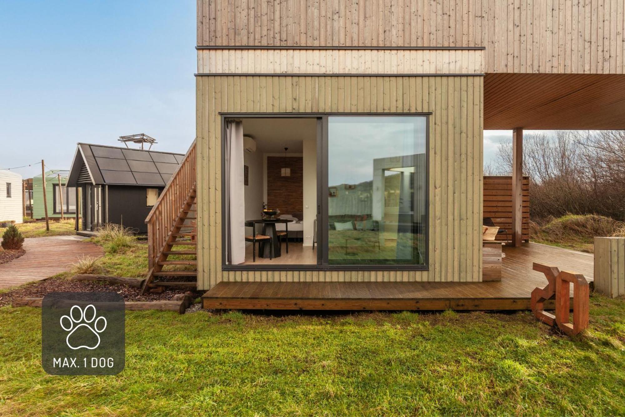 Basecamp Tiny House Eco-Resort Ijmuiden エイマイデン エクステリア 写真