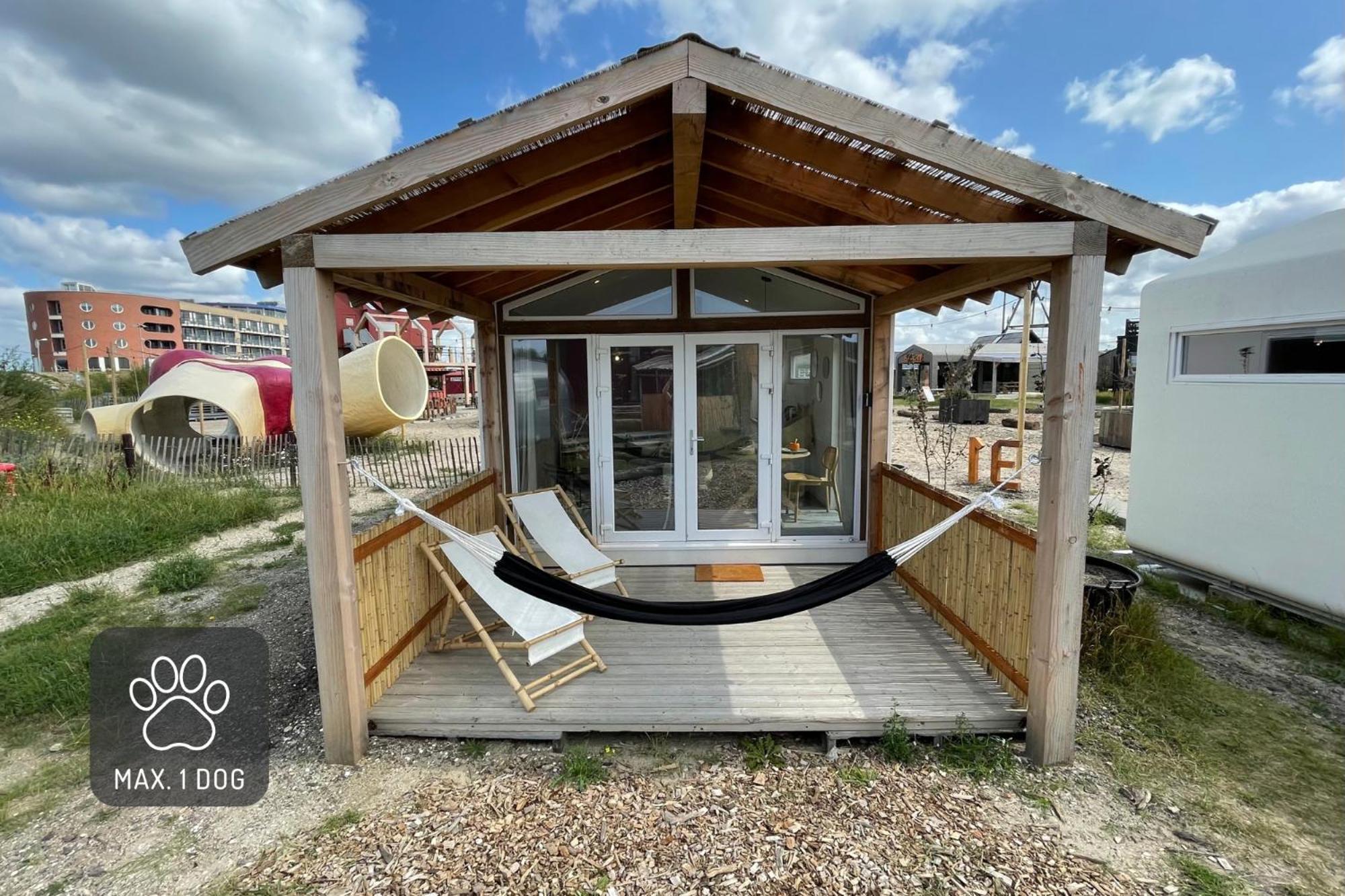 Basecamp Tiny House Eco-Resort Ijmuiden エイマイデン エクステリア 写真