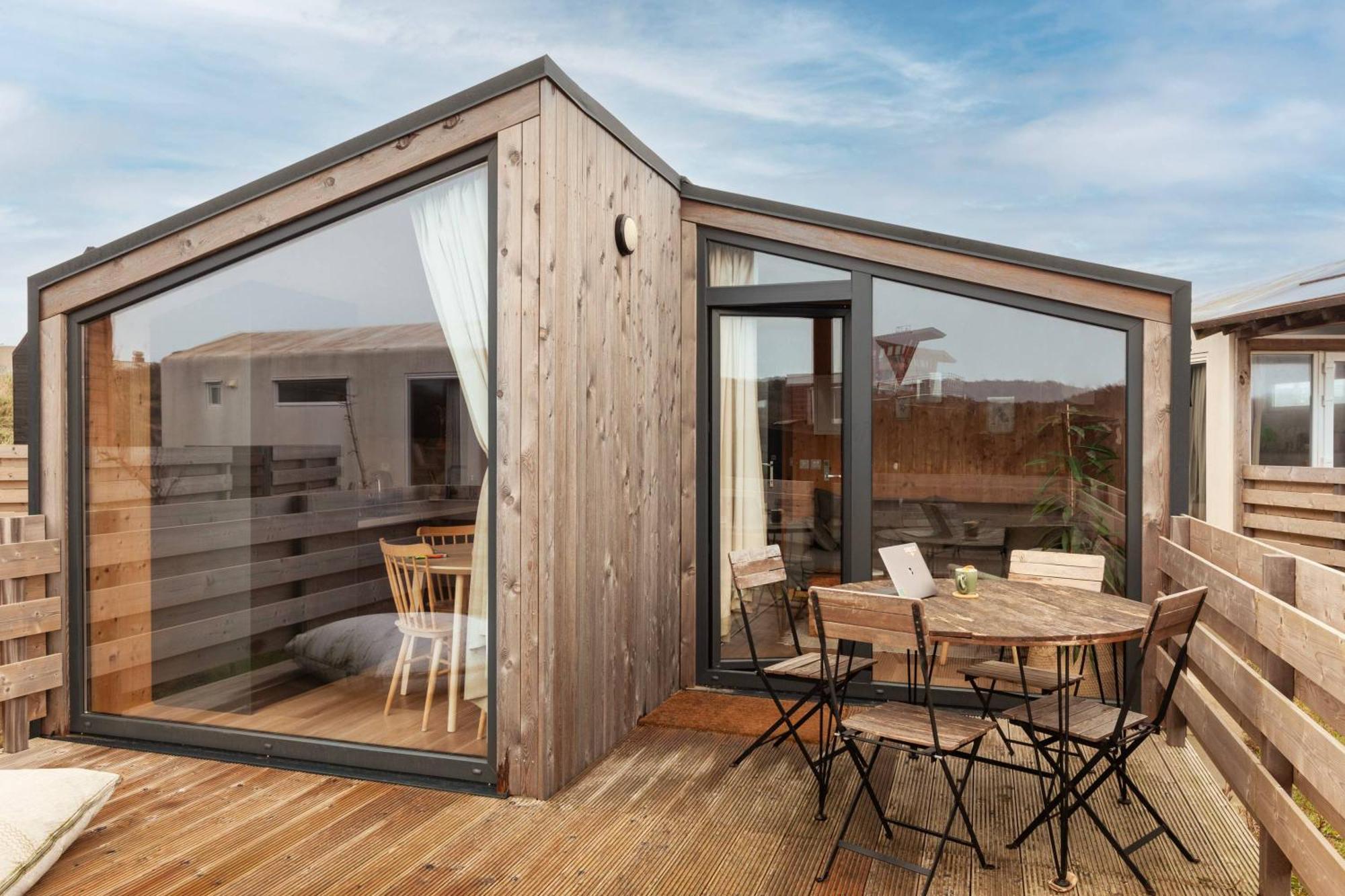 Basecamp Tiny House Eco-Resort Ijmuiden エイマイデン エクステリア 写真