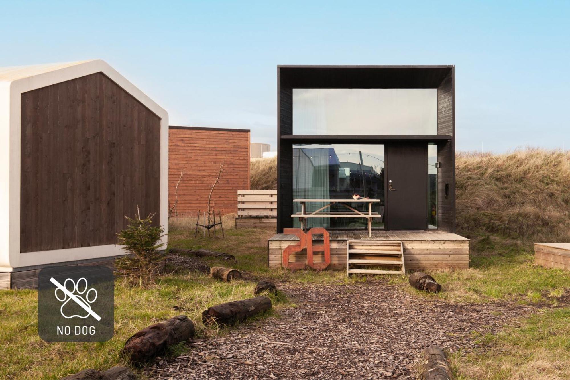 Basecamp Tiny House Eco-Resort Ijmuiden エイマイデン エクステリア 写真