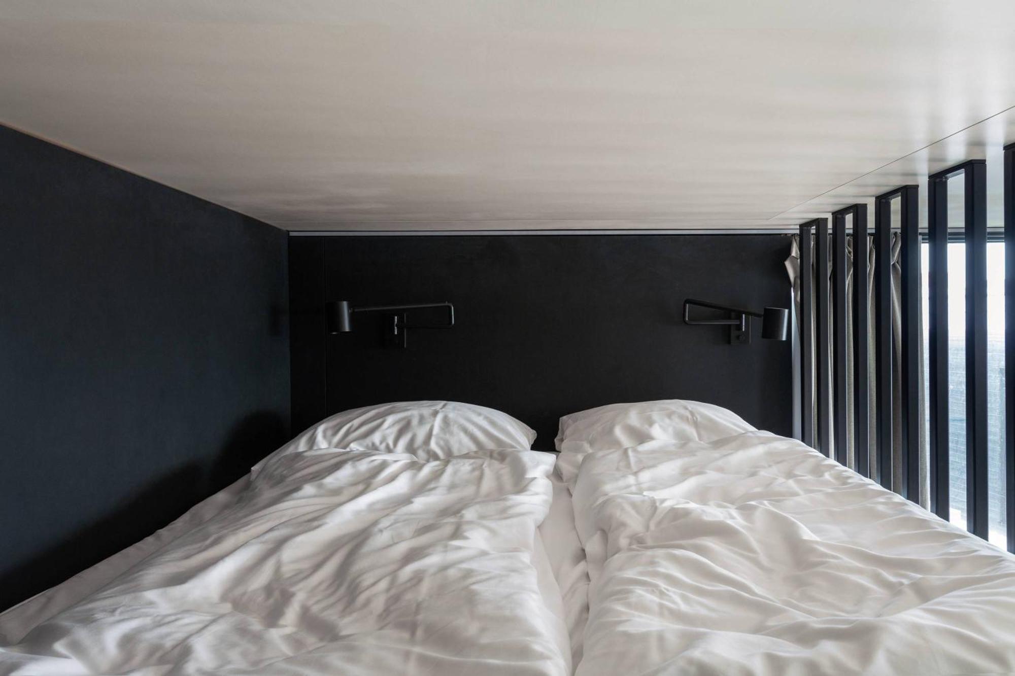 Basecamp Tiny House Eco-Resort Ijmuiden エイマイデン エクステリア 写真