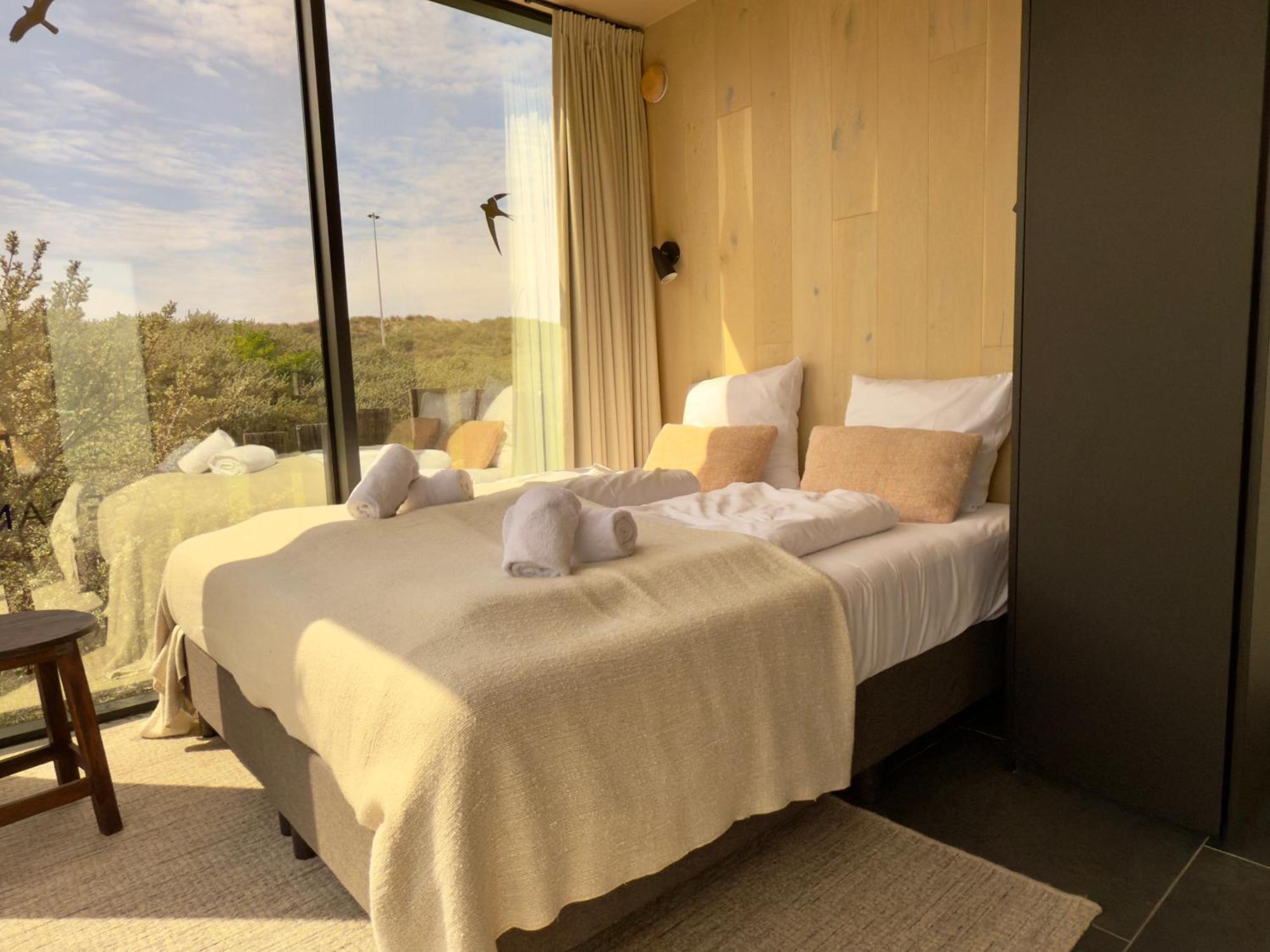 Basecamp Tiny House Eco-Resort Ijmuiden エイマイデン エクステリア 写真