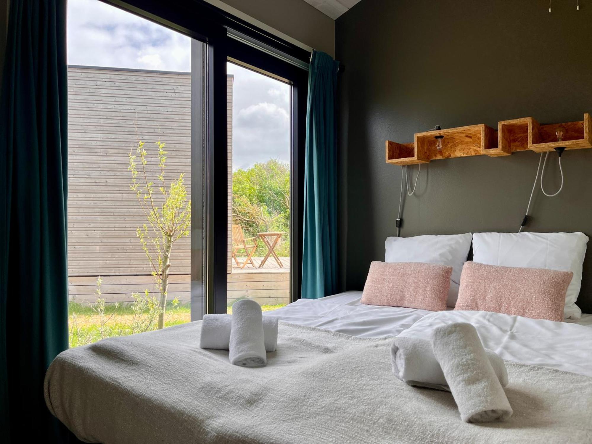 Basecamp Tiny House Eco-Resort Ijmuiden エイマイデン エクステリア 写真