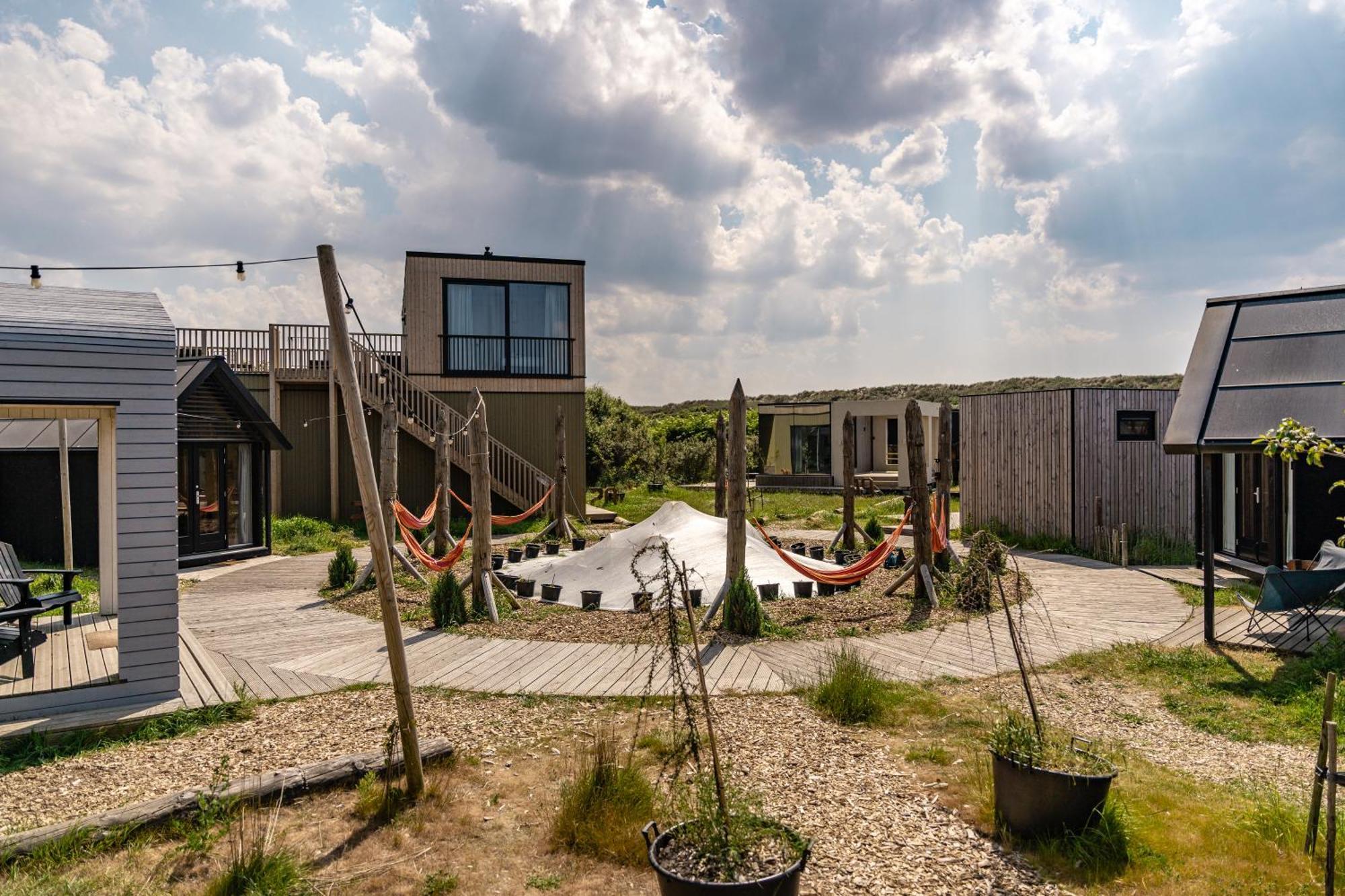 Basecamp Tiny House Eco-Resort Ijmuiden エイマイデン エクステリア 写真