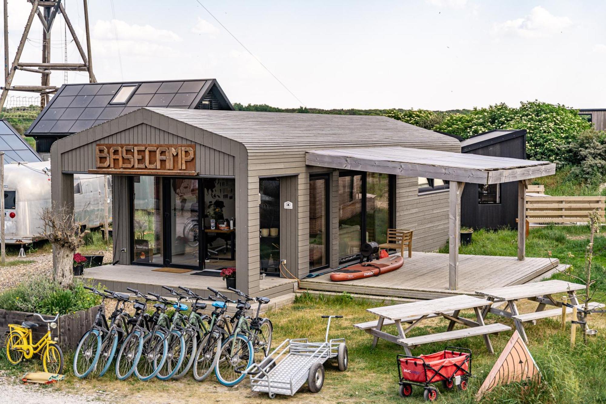 Basecamp Tiny House Eco-Resort Ijmuiden エイマイデン エクステリア 写真