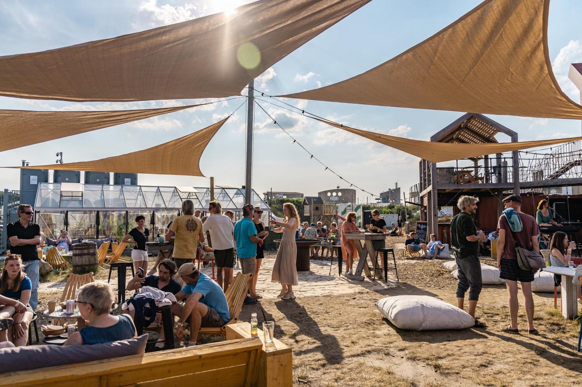 Basecamp Tiny House Eco-Resort Ijmuiden エイマイデン エクステリア 写真